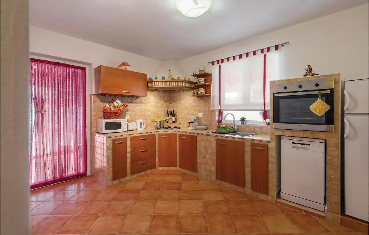 Awesome Home In Barban With Kitchen Croatie